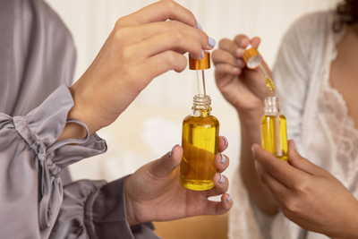Jojoba oil for skincare – hydrating and acne-friendly facial oil
